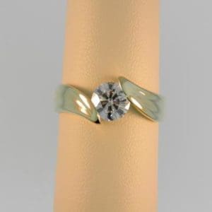 CroppedImage400400 flush set 14kyg diam ring