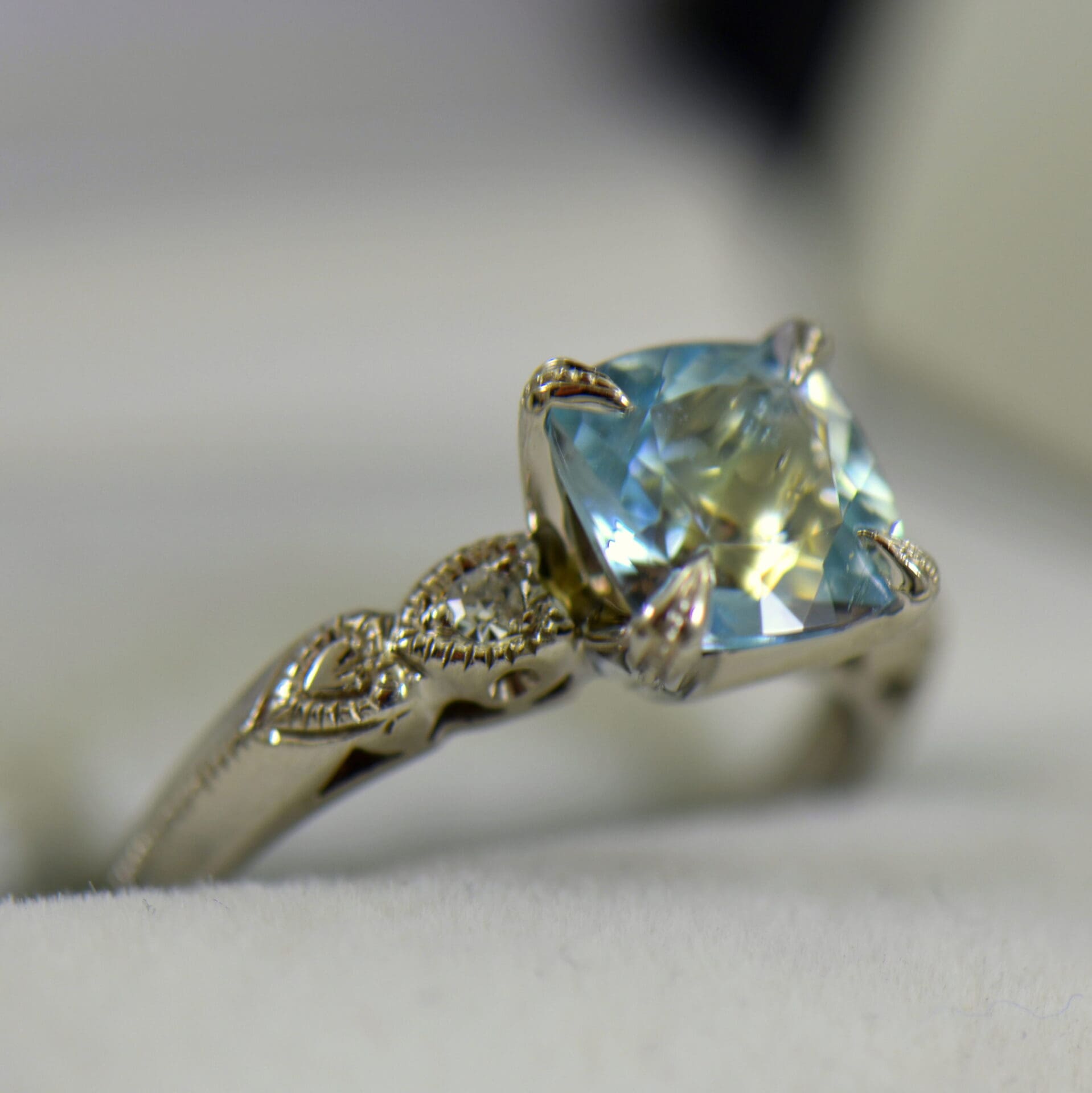 Vintage aquamarine and diamond ring cheap