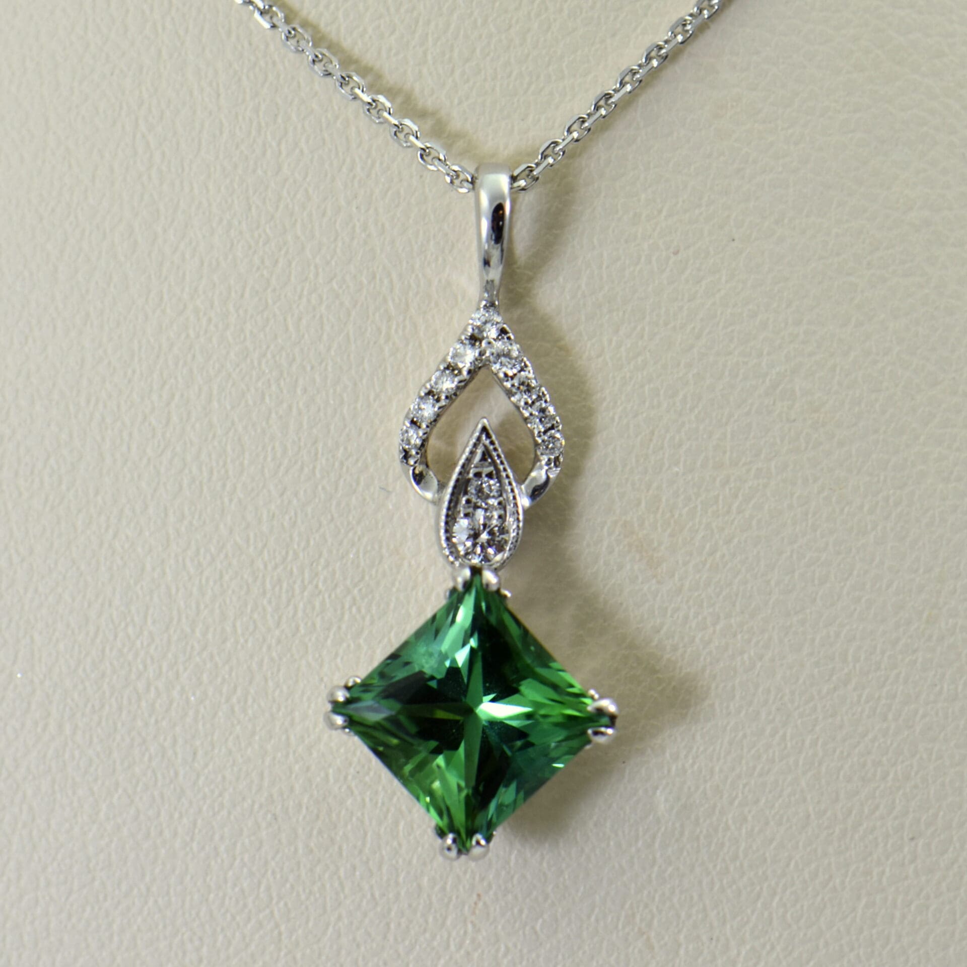 Green Diamond Necklaces | Vanity Deluxxe