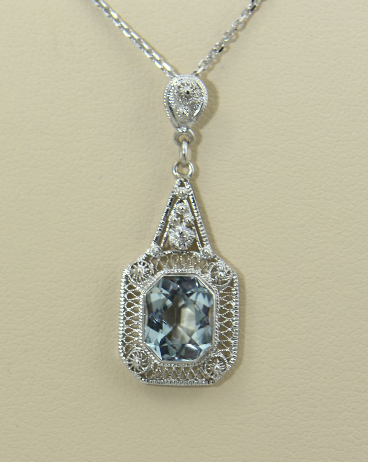 Art Deco Aquamarine Filigree Pendant | Exquisite Jewelry for Every ...