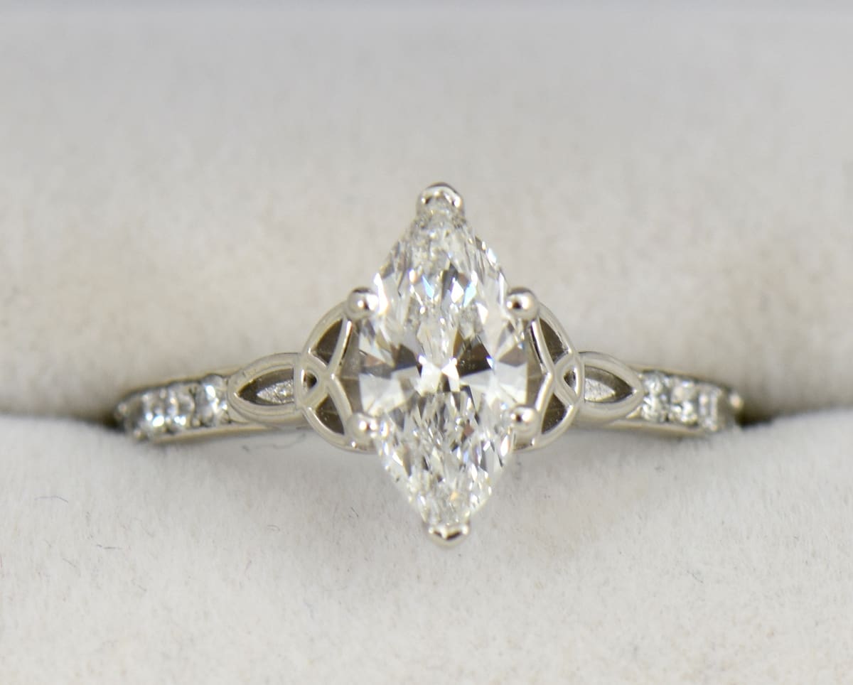 Marquise diamond hot sale wedding rings