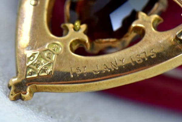 Scottish Agate Luckenbooth Brooch with Cairngorm 9k gold 3.JPG