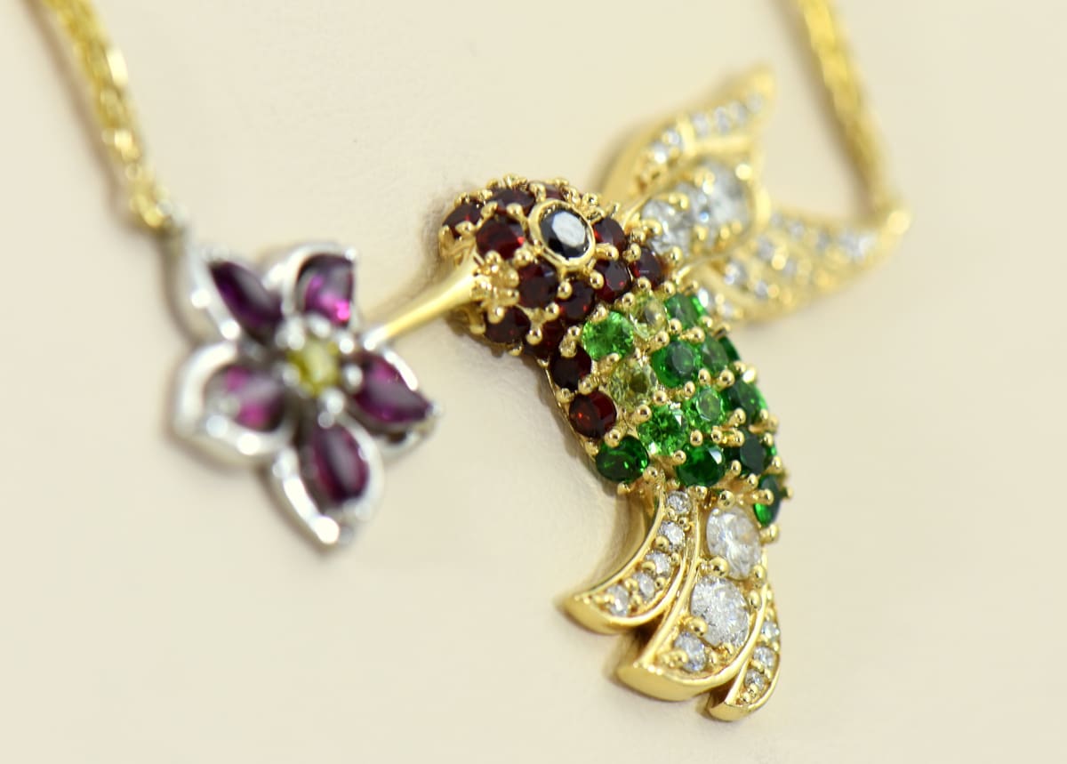 Diamond hot sale hummingbird necklace