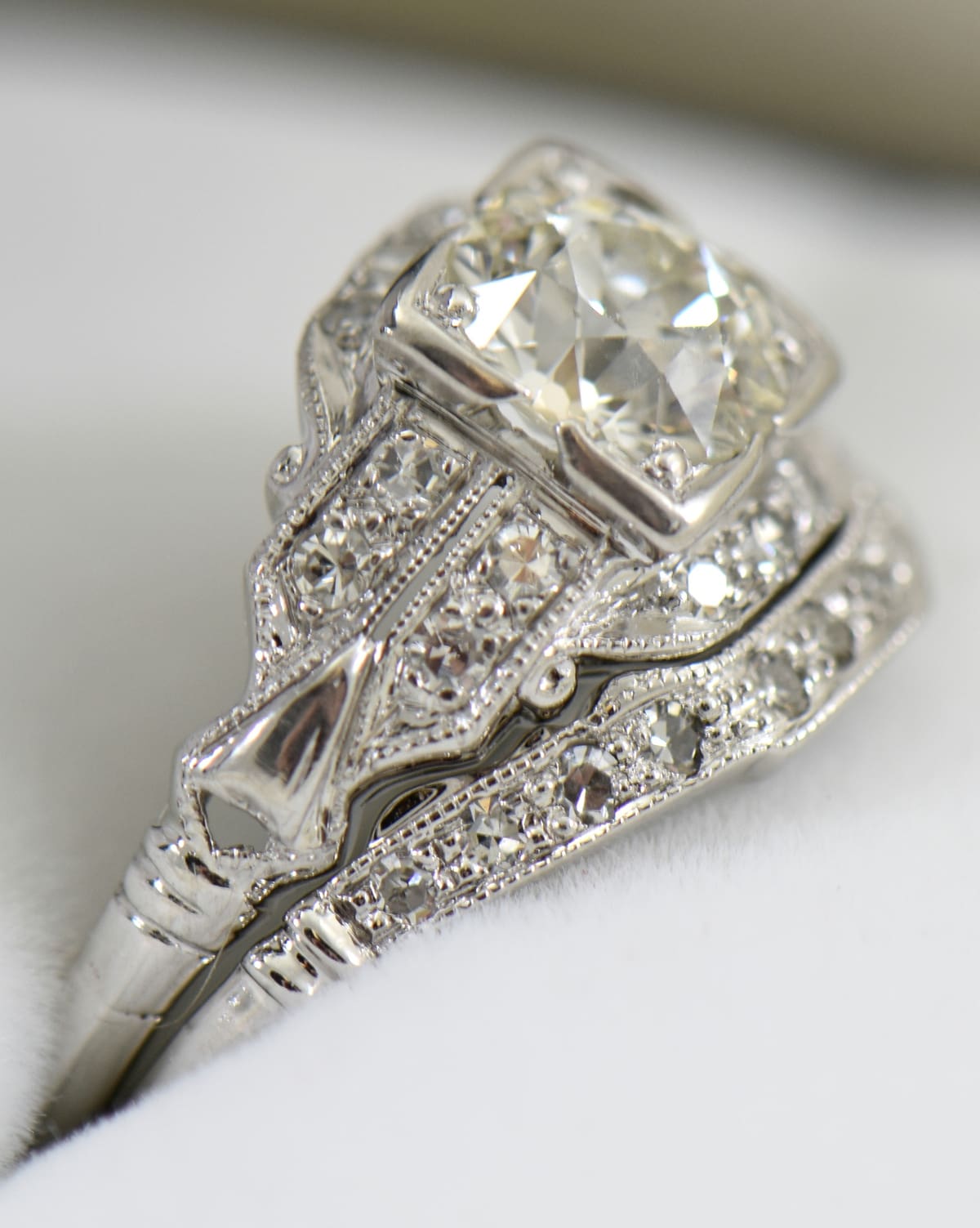 Shadow band ring top