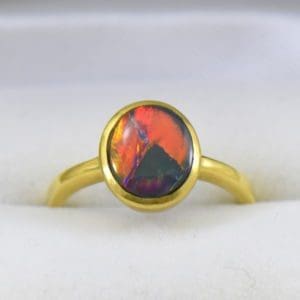 Lightning Ridge Red Flagstone Black Opal Solitaire Ring in 18k yellow gold 5.JPG