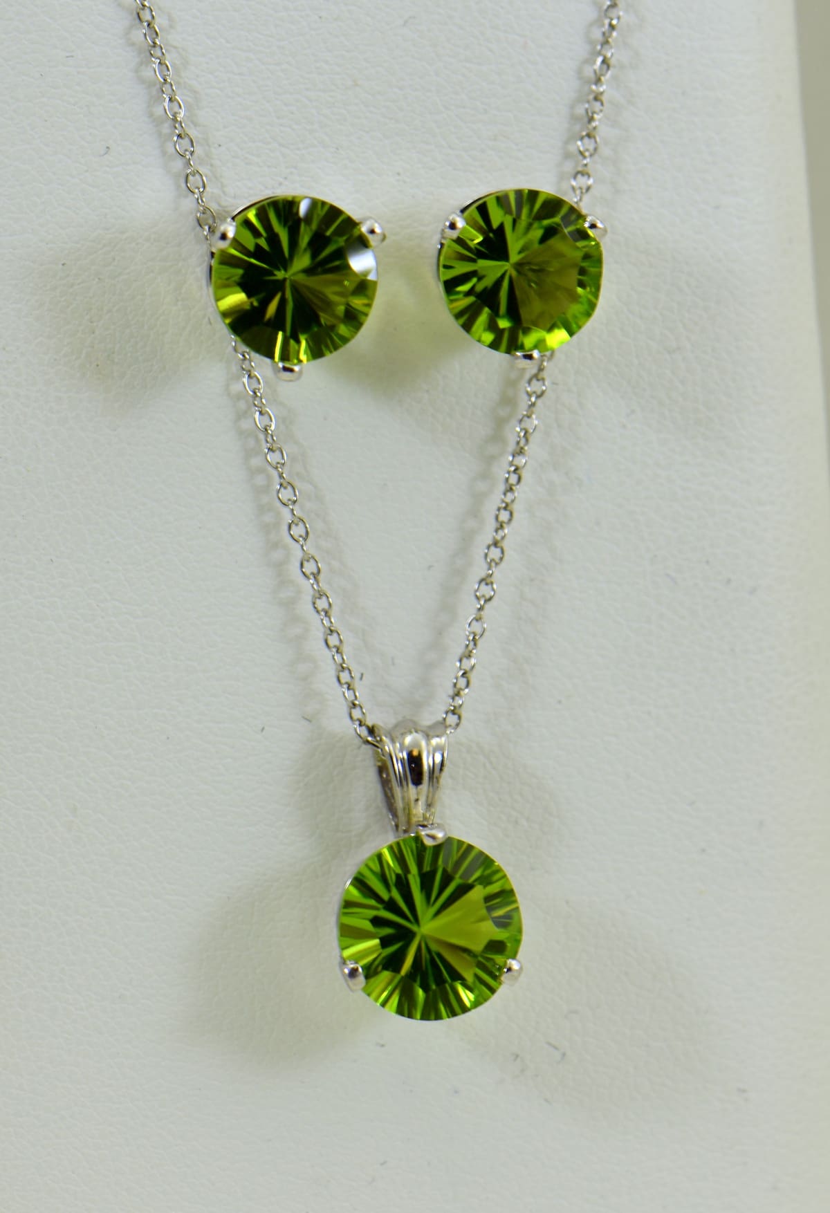 Quantum Cut Peridot Pendant & Earring Set Exquisite Jewelry for Every