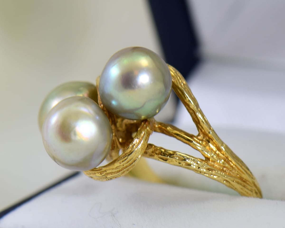 Grey top pearl ring