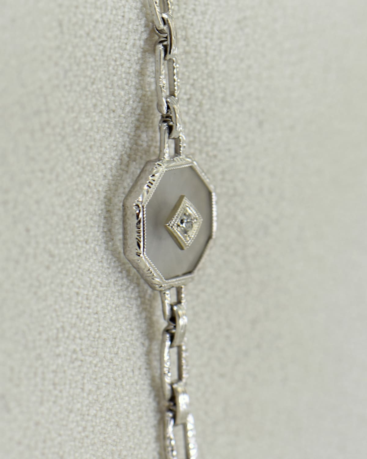 Camphor shop glass bracelet