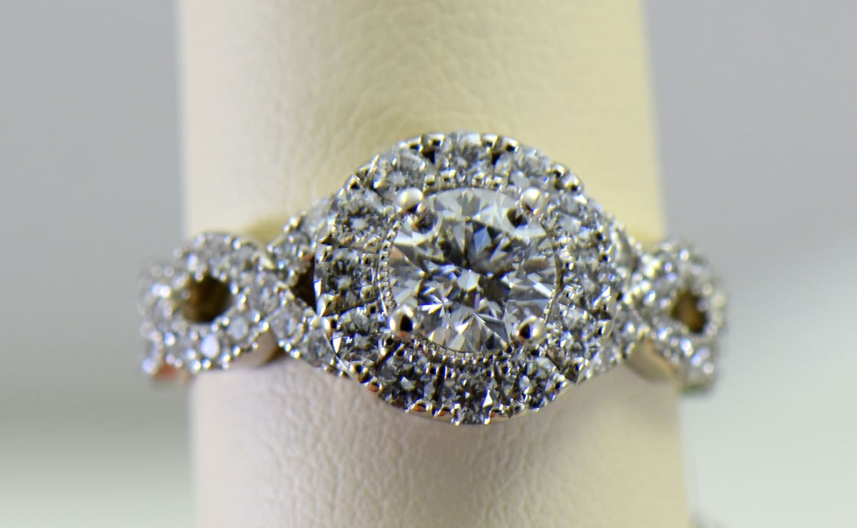 Neil lane round 2024 halo engagement ring