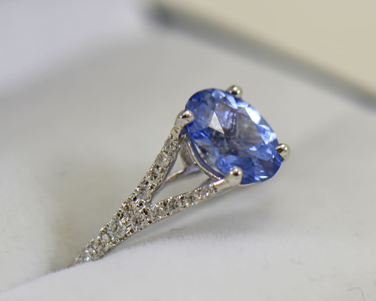 Split shank cheap sapphire ring