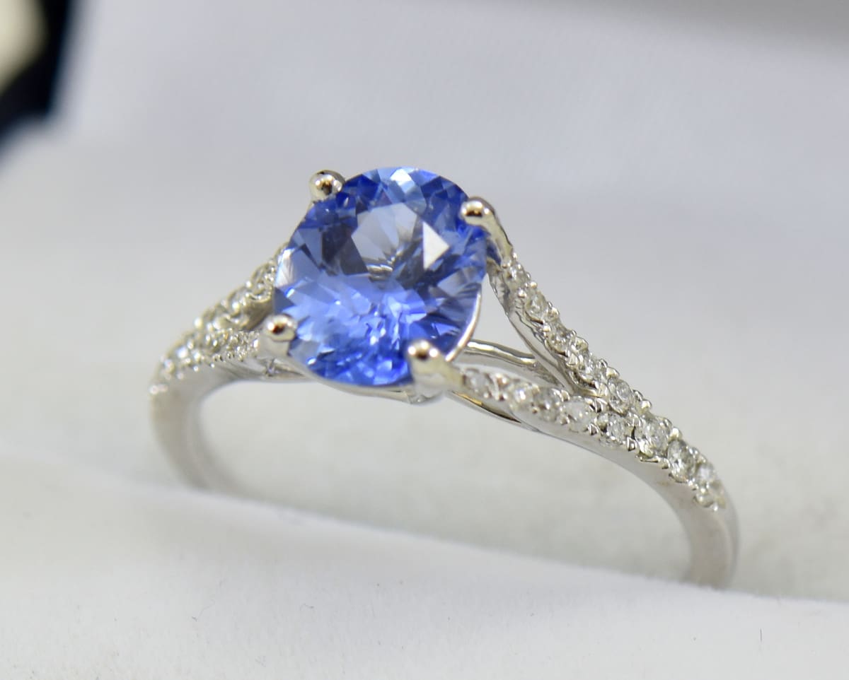Split shank hot sale sapphire ring