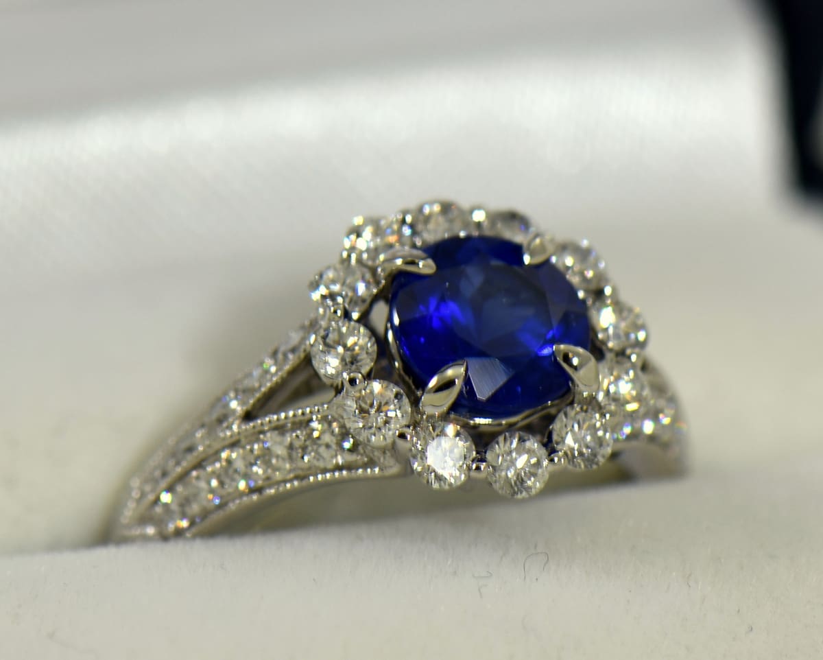 Round Sapphire Halo Engagement Ring Amazing Blue Gem