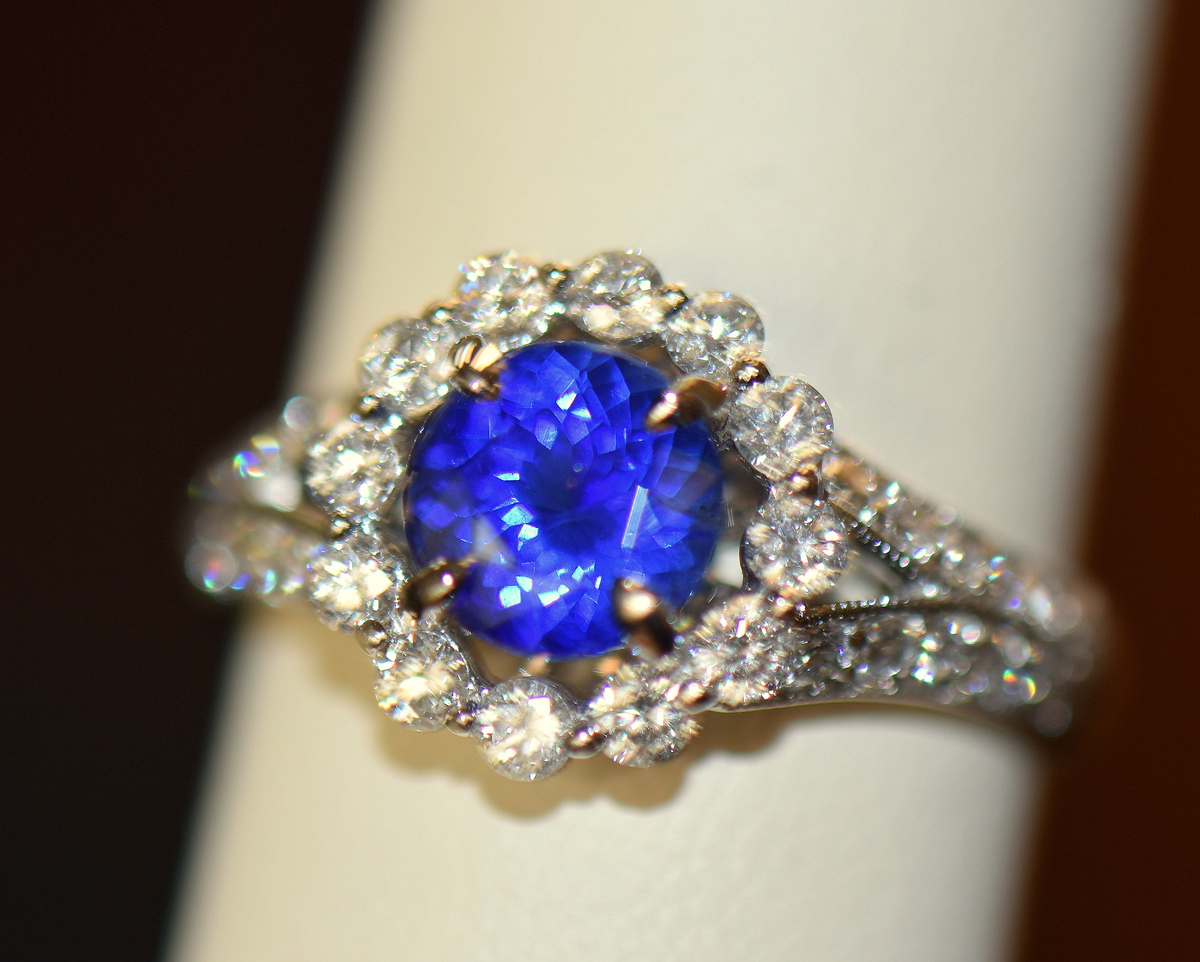 Akshita gems 9.25 Ratti 8.00 Carat Blue Sapphire Gold Plated Ring  Adjustable Neelam Ring Brass Sapphire Gold Plated Ring Set Price in India -  Buy Akshita gems 9.25 Ratti 8.00 Carat Blue