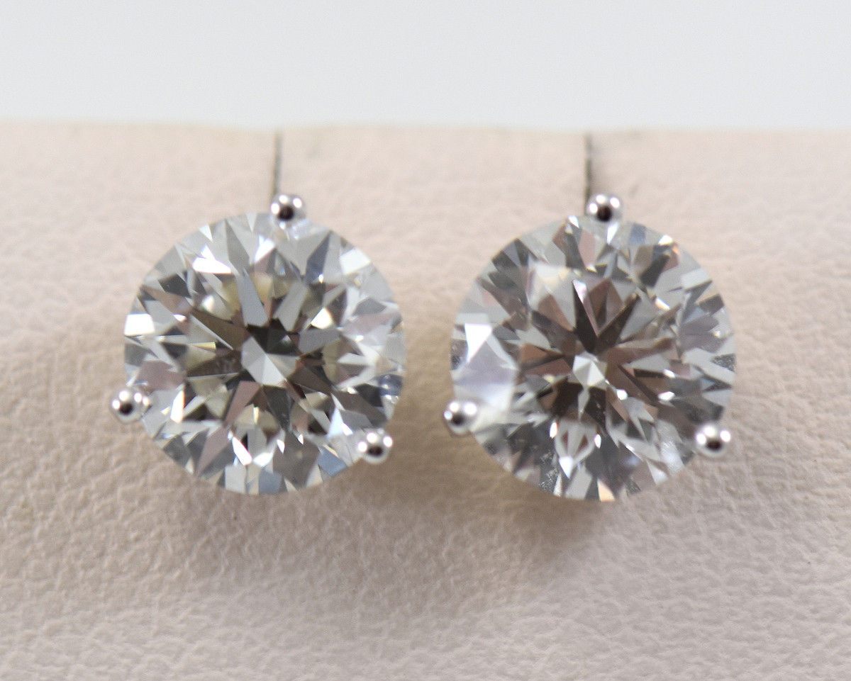 Lab grown diamond stud earrings – Shilat