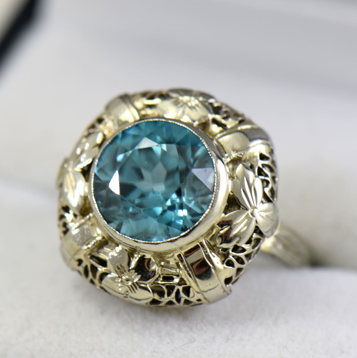 Antique blue zircon ring top