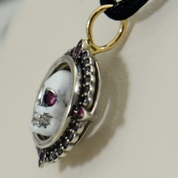 momento mori pendant enamel skull with ruby and black diamonds 4.JPG 1