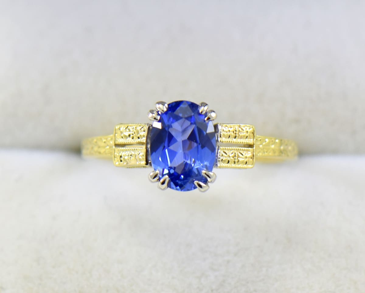 Ceylon sapphire ring top