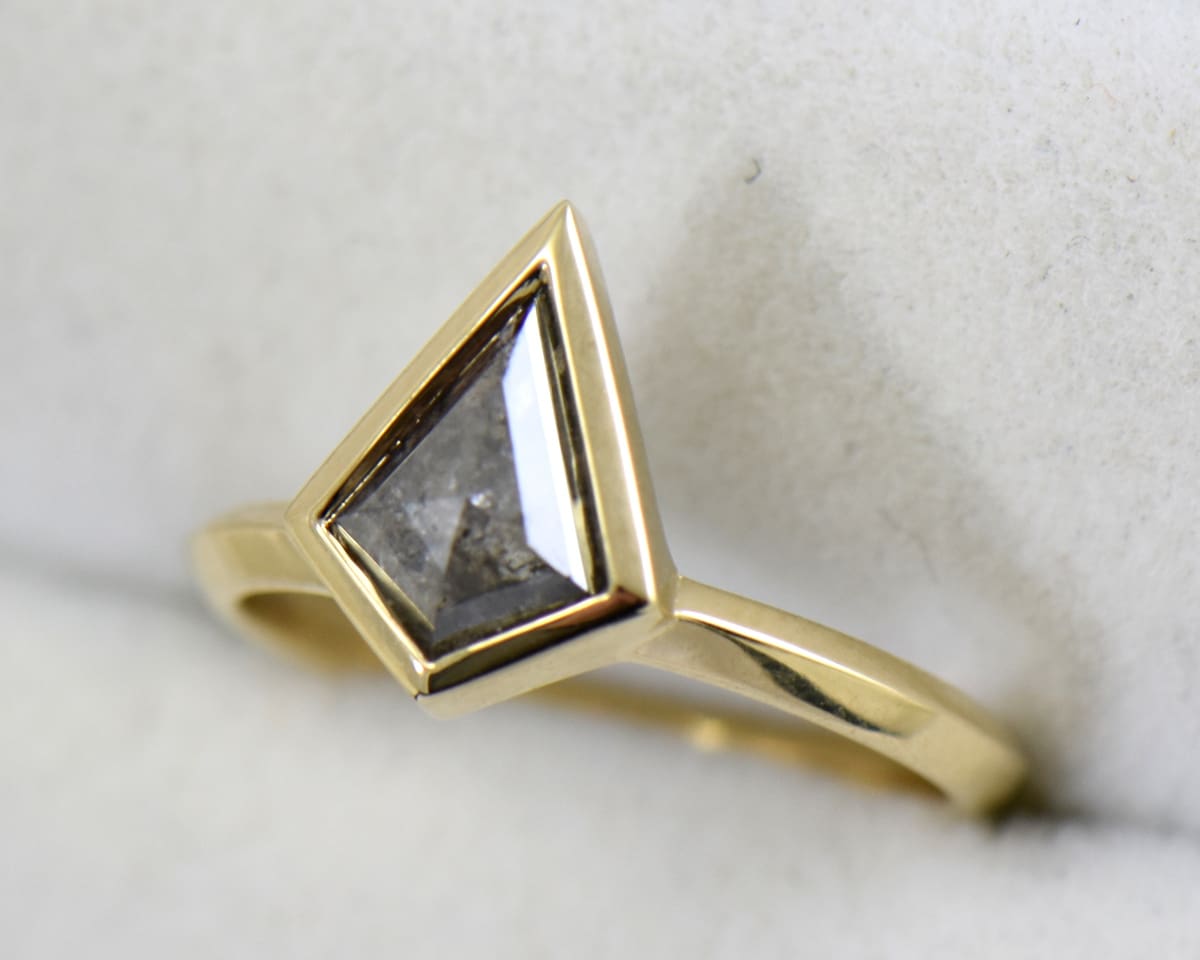 Kite shaped salt and pepper diamond discount