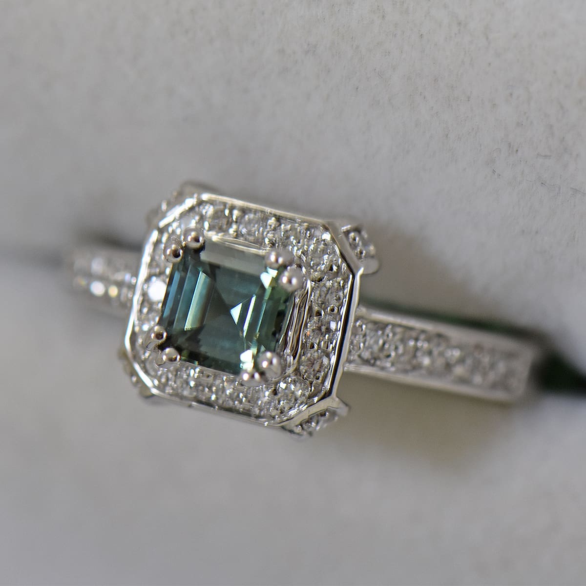 Asscher cut deals halo engagement rings