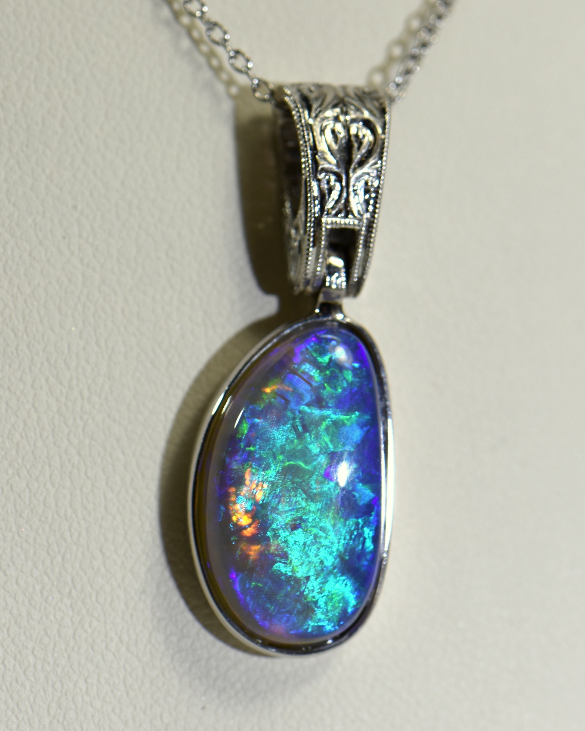 Creative Club Lab Created Opal Gemstone Pendant Necklace Healing Crystal  Reiki Chakra Gem Stones 18 Inch (1pc) Women Girls Men Gifts GGP-E11 Opal  (Lab created) | Amazon.com