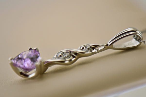 heart shape lilac pink sapphire and diamond pendant 2