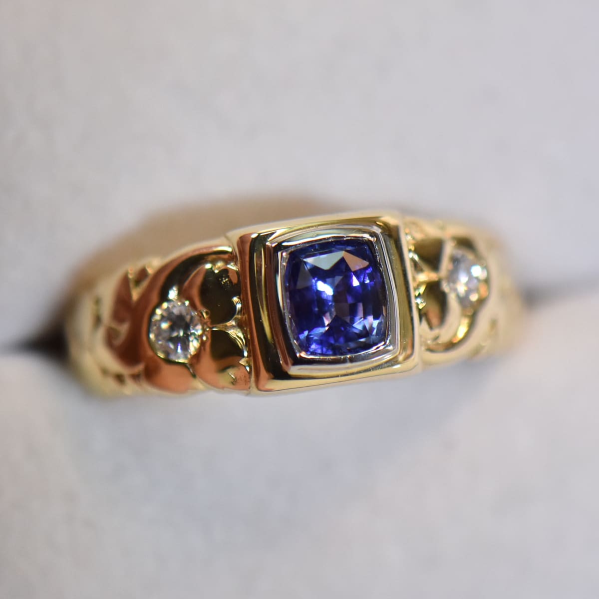 vintage sapphire mens ring yellow gold.JPG