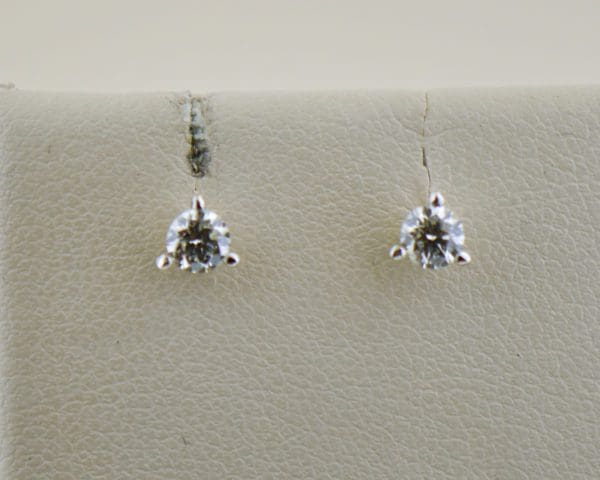 14kw .42ctw round diamond stud earrings small size