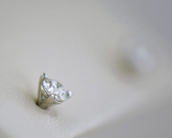 14kw .42ctw round diamond stud earrings small size 3