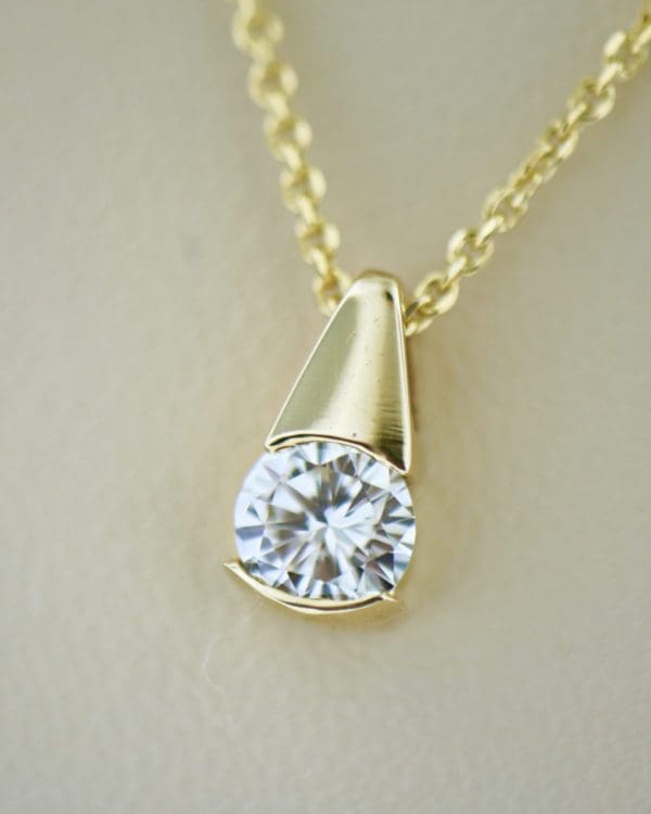 round diamond solitaire pendant yellow gold .80ct