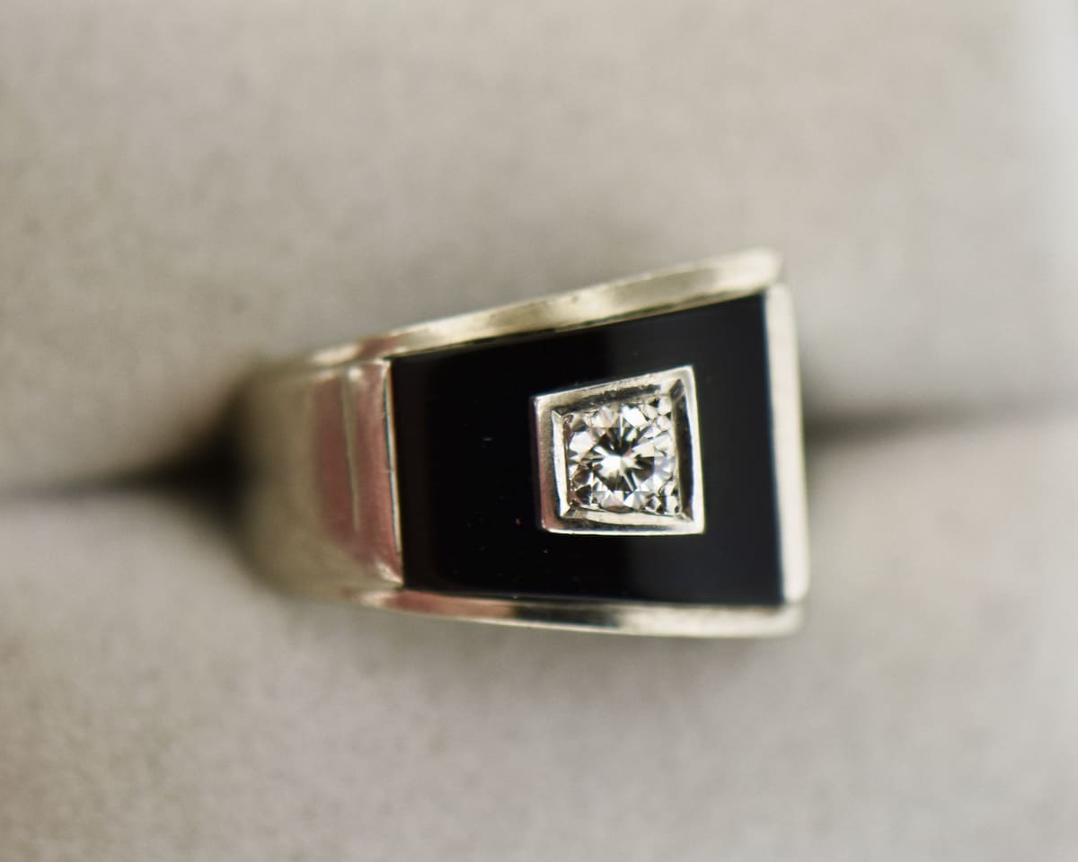 14kt Diamond Buckle Ring