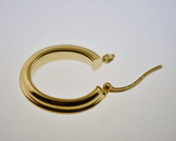 classic ribbed gold hoop earrings 14k 4
