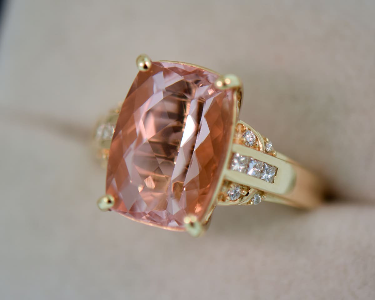 Cushion Cut Morganite Ring with Diamonds in 18k - thumbnail 4