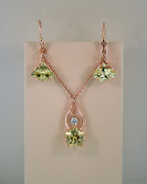 pentagonal chrysoberyl pendant and earrings rose gold 6