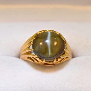 antique gents ring with 8ct cats eye chrysoberyl 18k