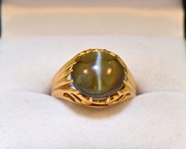 antique gents ring with 8ct cats eye chrysoberyl 18k