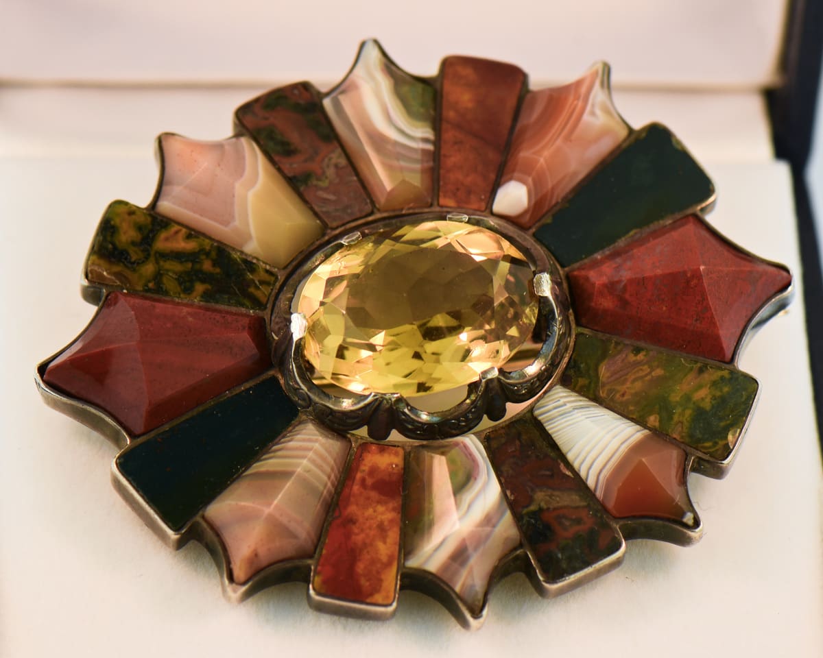 Scottish outlet agate brooch