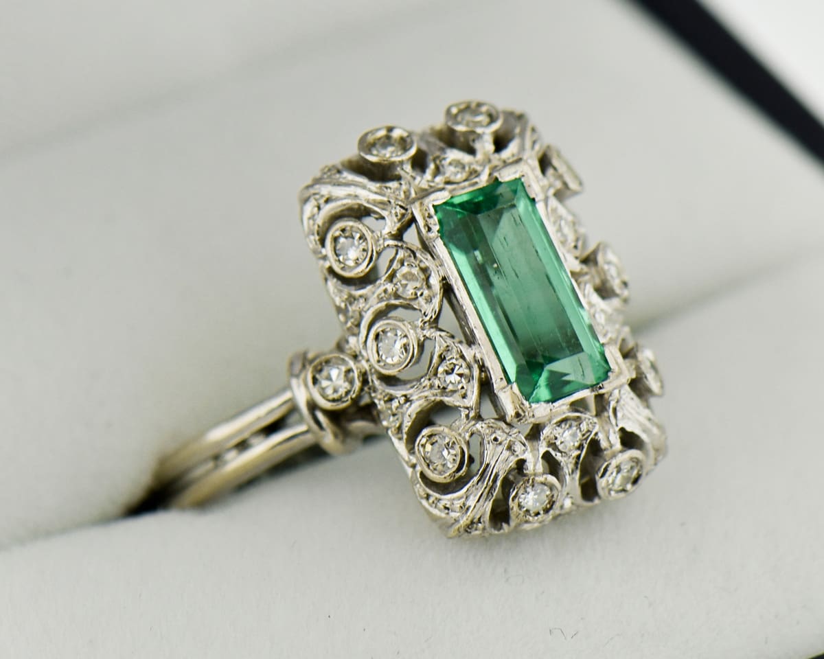 Natural Baguette Cut Emerald Ring in 14K solid gold