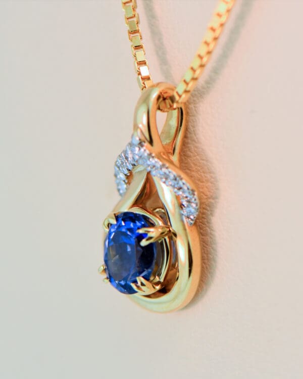 sri lankan cornflower blue sapphire and diamond gold lasso pendant 2
