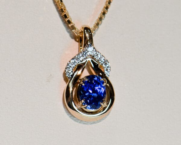 sri lankan cornflower blue sapphire and diamond gold lasso pendant 3