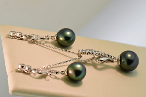 tahitian pearl and diamond pendant and earring set 2