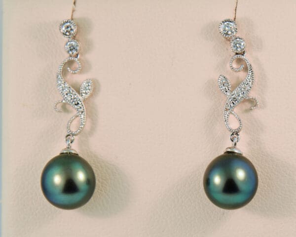 tahitian pearl and diamond pendant and earring set 3