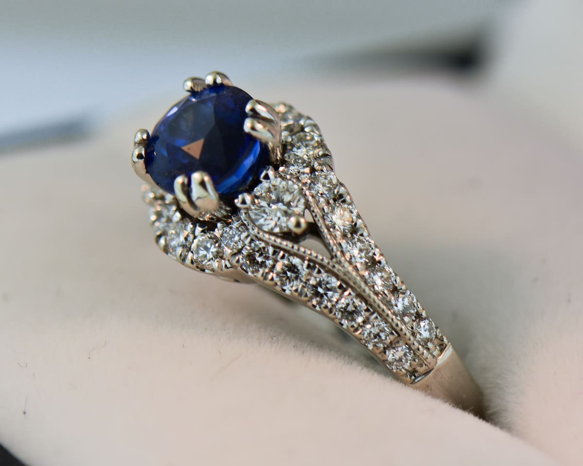 Vintage Inspired Ring with Top Quality Ceylon Sapphire Exquisite
