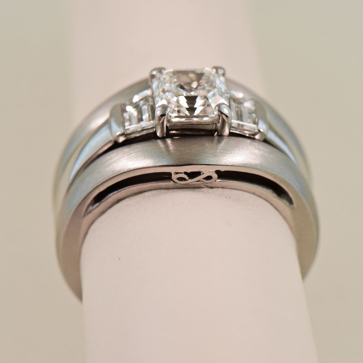 Deco-Style Platinum Wedding Set with Asscher Cut Diamond - thumbnail 3