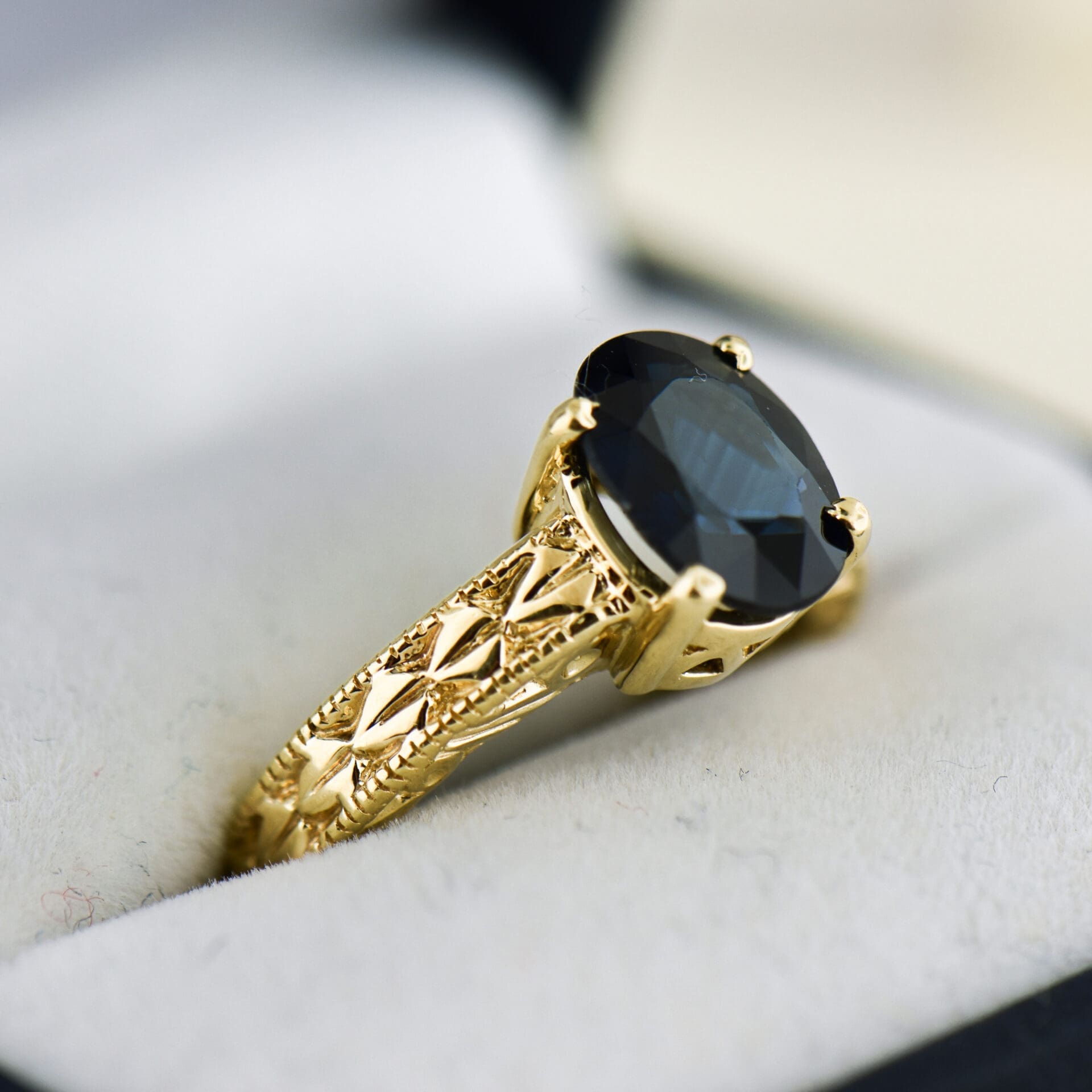 Navy Blue Sapphire Carved Yellow Gold Solitaire Ring - thumbnail 2