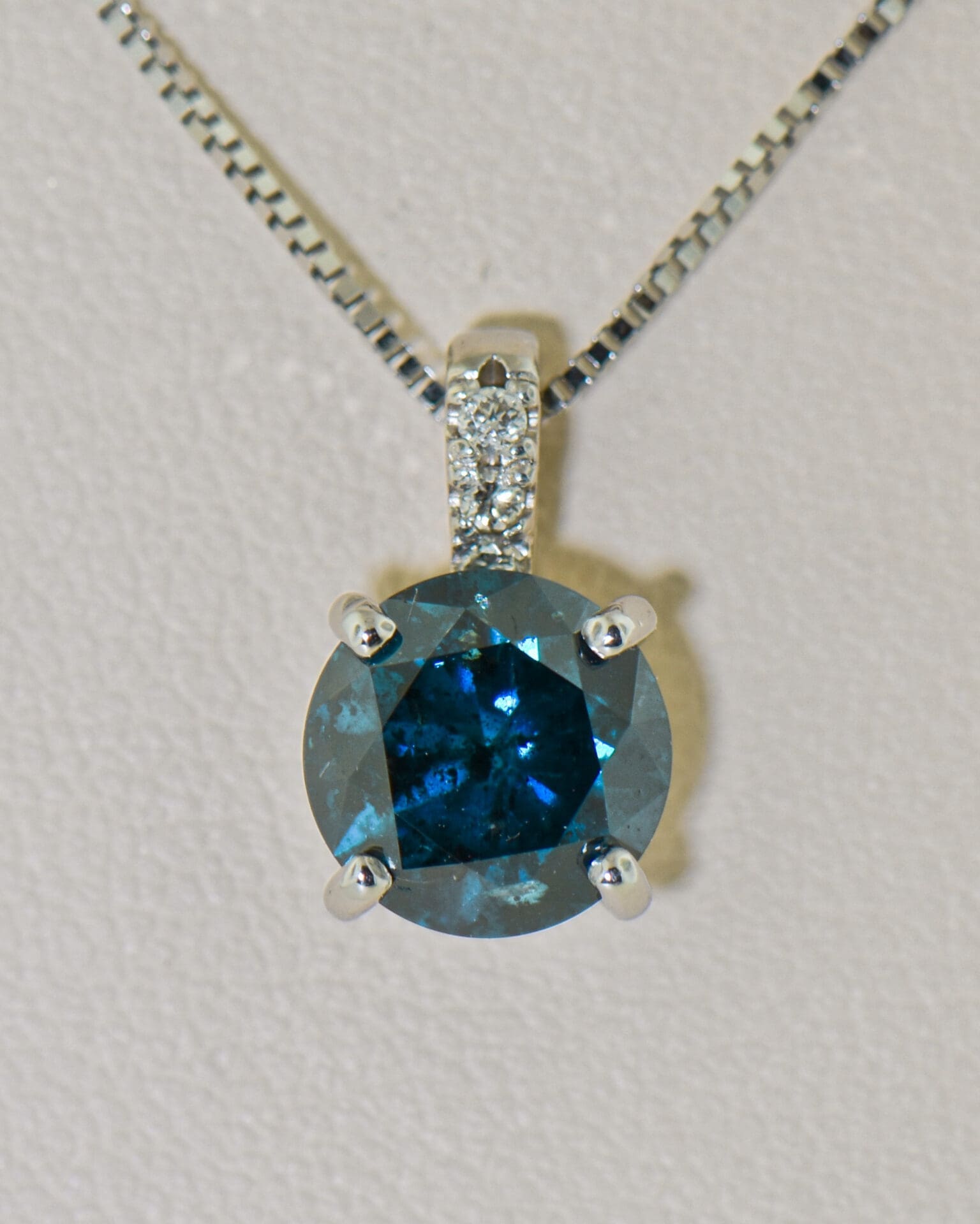 Blue Dimond Shape Necklace Blue Dimond Shape Necklace