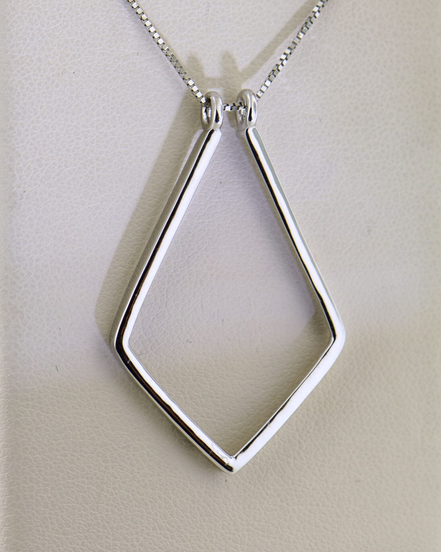 White Gold Ring Holder Pendant Exquisite Jewelry for Every Occasion FWCJ