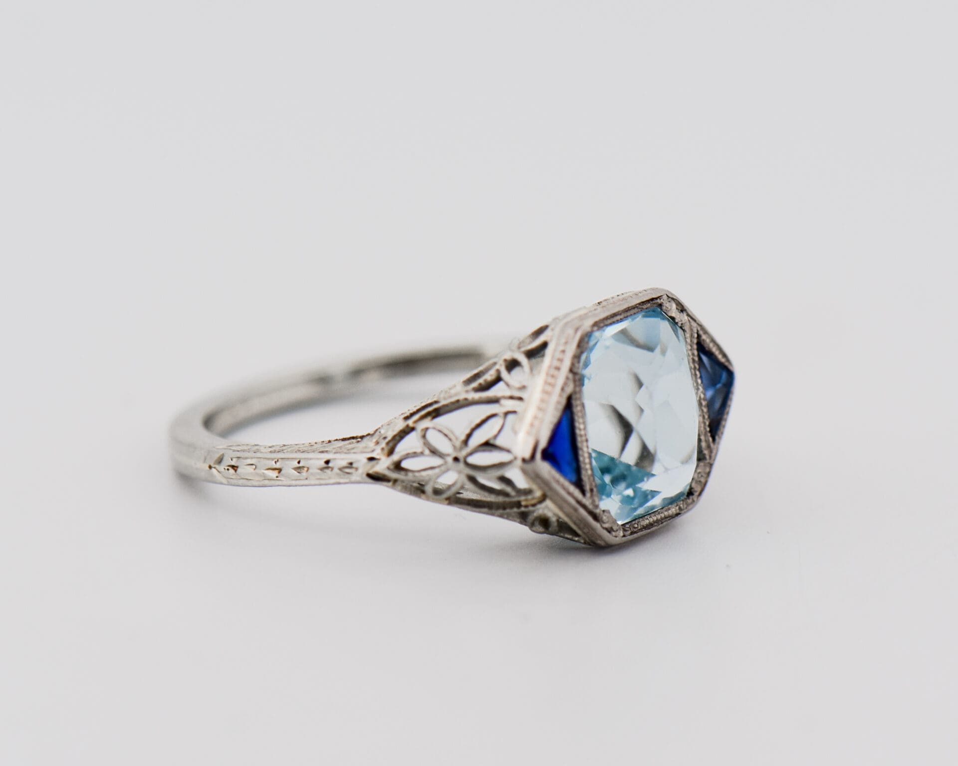 Art Deco Ring with Aquamarine & Sapphires - thumbnail 3