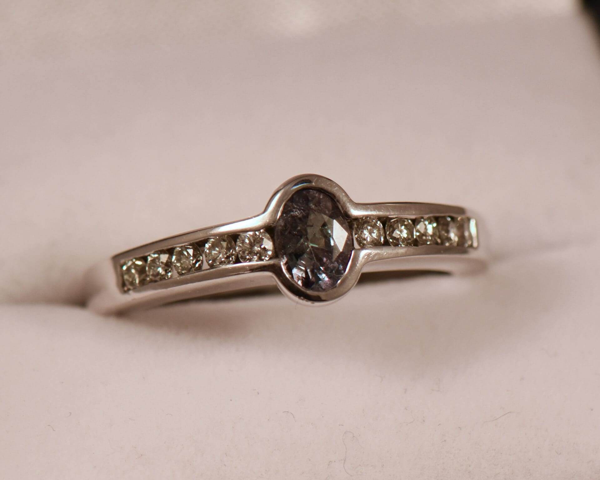 Custom Bezel-set Natural Alexandrite Unisex Ring - thumbnail 5